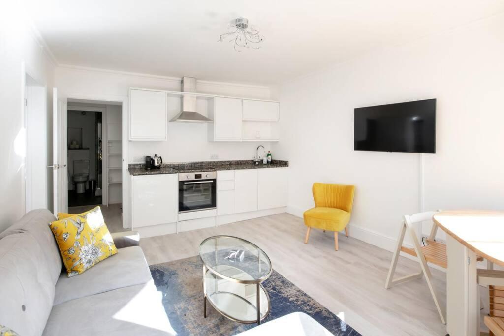2 Bed City Centre Apartment 1 Min From Bath Abbey Buitenkant foto