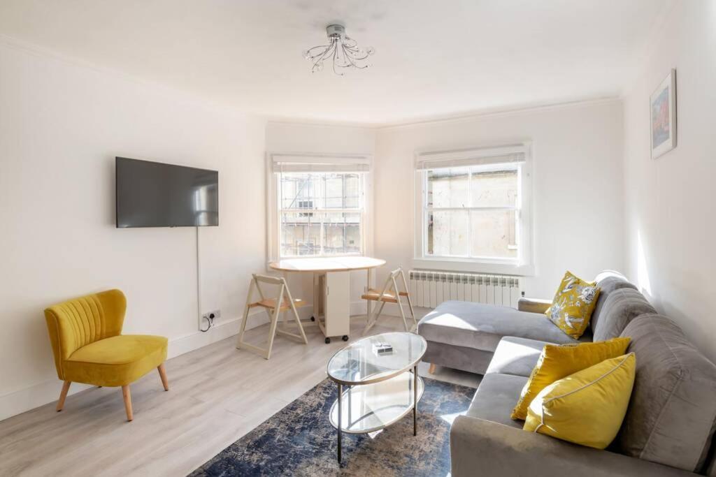 2 Bed City Centre Apartment 1 Min From Bath Abbey Buitenkant foto