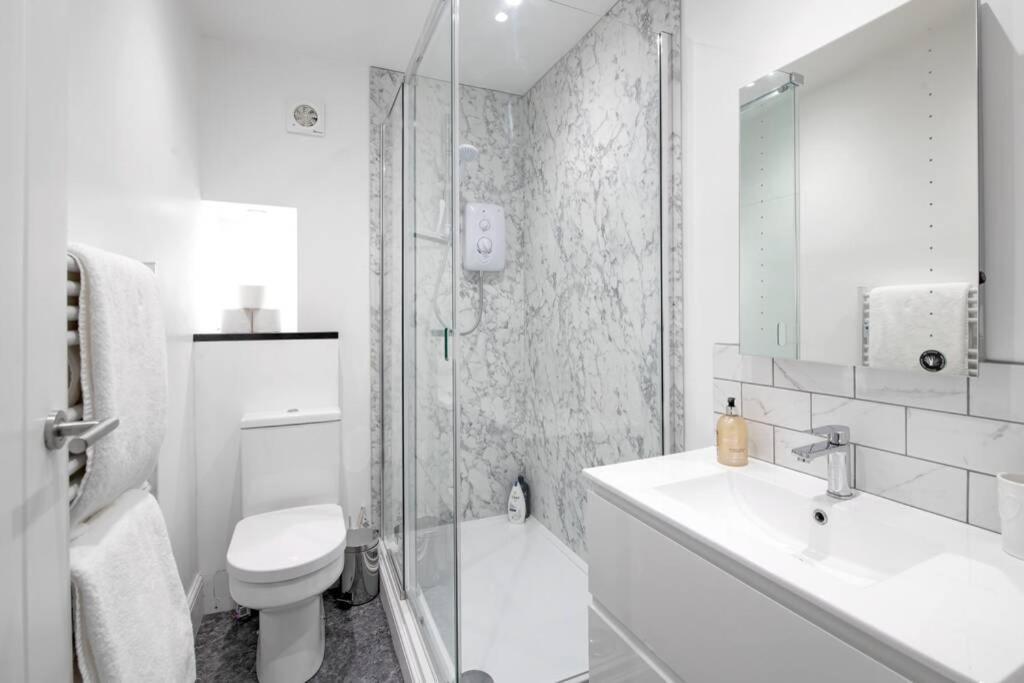 2 Bed City Centre Apartment 1 Min From Bath Abbey Buitenkant foto