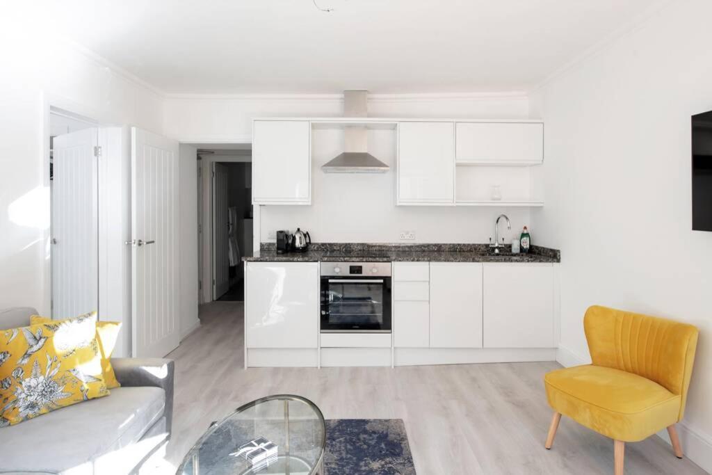 2 Bed City Centre Apartment 1 Min From Bath Abbey Buitenkant foto