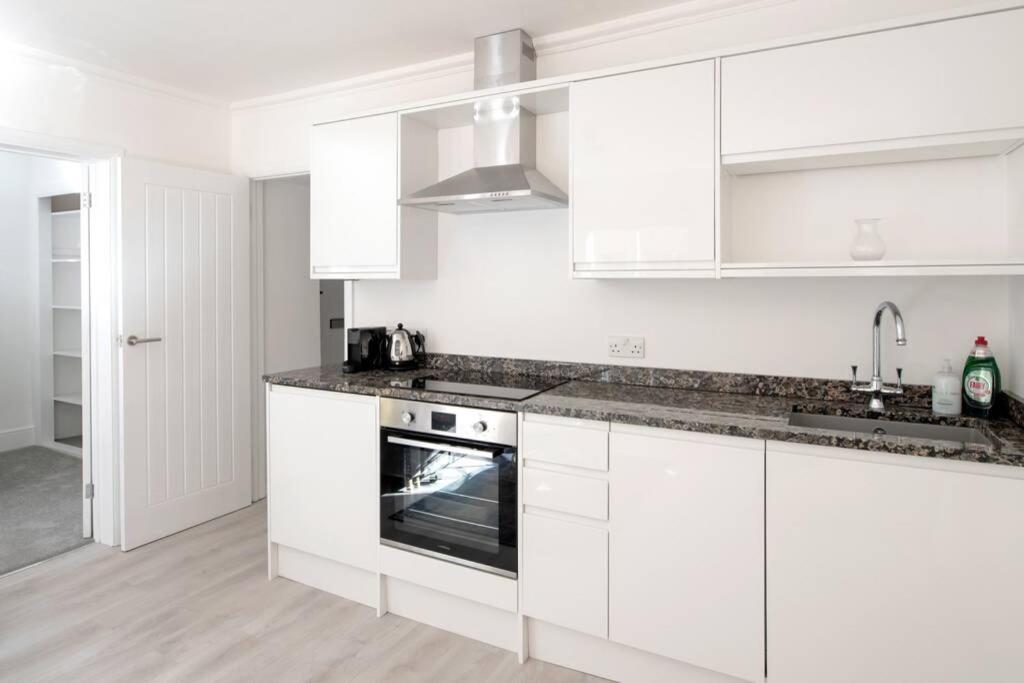 2 Bed City Centre Apartment 1 Min From Bath Abbey Buitenkant foto
